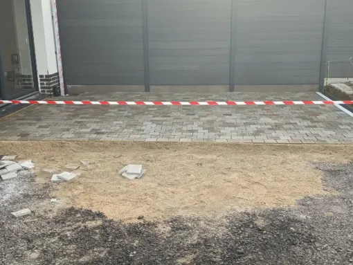 Nouveau chantier de pavage à Ecourt Saint Quentin, Douai, Les Jardins de Jo