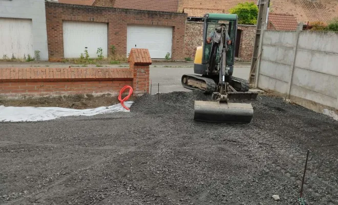 Chantier-en-cours à Écourt-Saint-Quentin pour du pavage, terrassement et plantation, Douai, Les Jardins de Jo