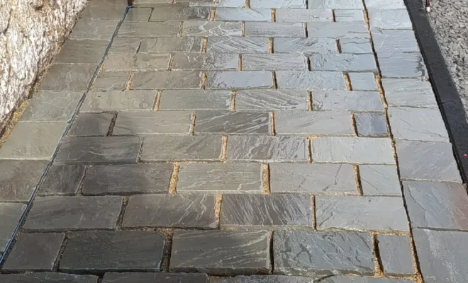 Chantier de pavage en cours à Écourt-Saint-Quentin, Douai, Les Jardins de Jo