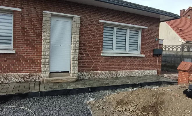 Chantier de pavage en cours à Écourt-Saint-Quentin, Douai, Les Jardins de Jo