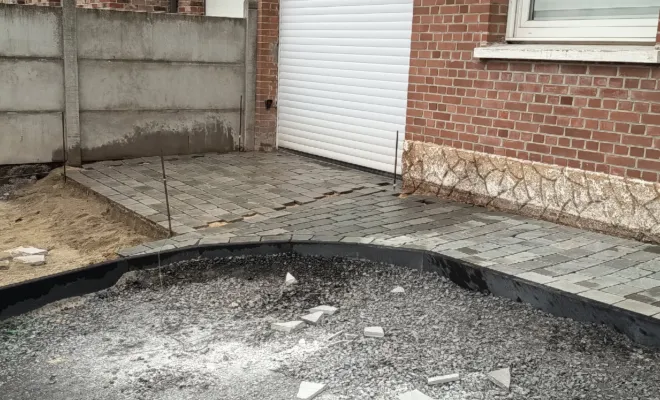 Chantier de pavage en cours à Écourt-Saint-Quentin, Douai, Les Jardins de Jo