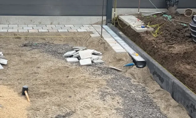 Nouveau chantier de pavage à Ecourt Saint Quentin, Douai, Les Jardins de Jo